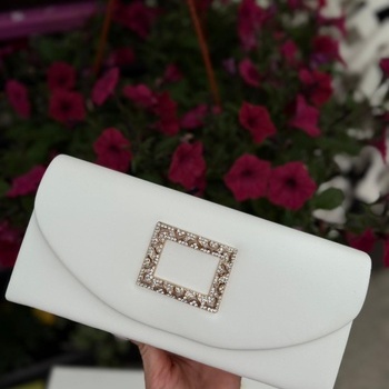 Clutch somiņa ar zelta aksesuāru