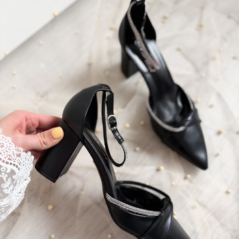 Kurpes ar spīdumu akcentu YJY919