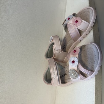 Meiteņu sandales