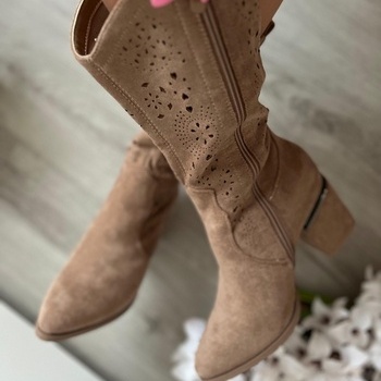 Pusgarie ar caurumiņiem