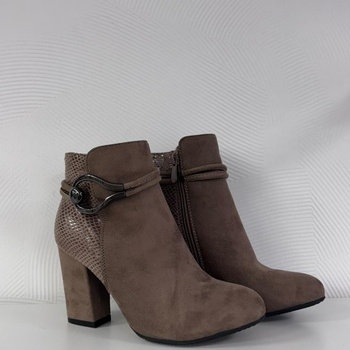 Puszābaki uz papēdi