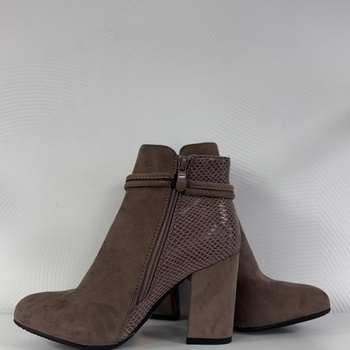 Puszābaki uz papēdi