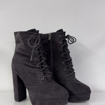 Puszābaki uz papēdi