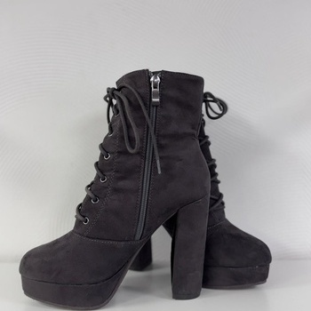 Puszābaki uz papēdi