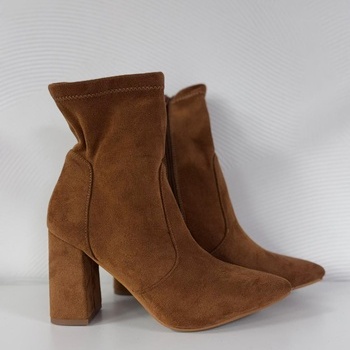 Puszābaki uz papēdi