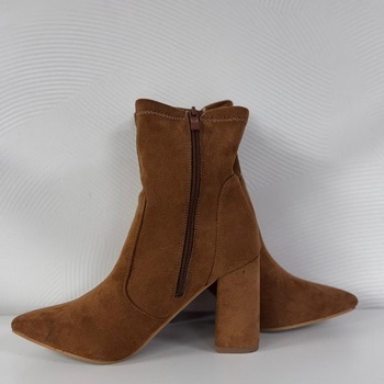 Puszābaki uz papēdi