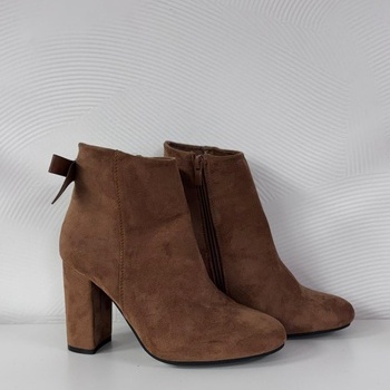 Puszābaki uz papēdi