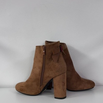 Puszābaki uz papēdi