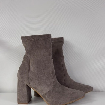 Puszābaki uz papēdi