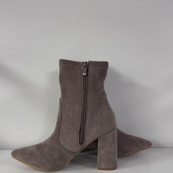 Puszābaki uz papēdi