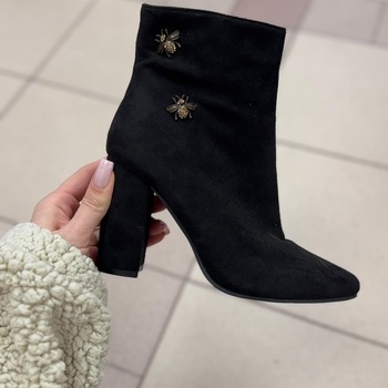 Puszābaki uz papēdi