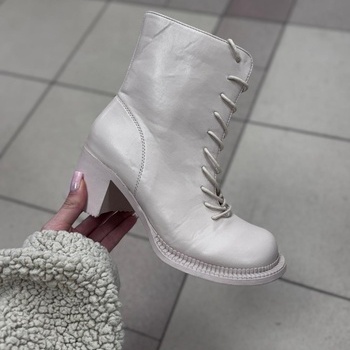 Šņorzābaki uz papēdi