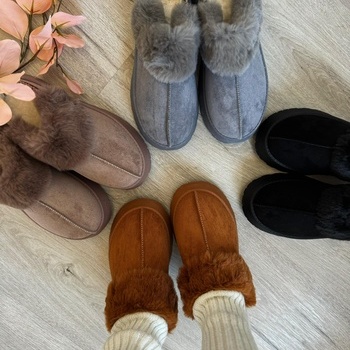 UGG ČĪBAS AR PŪKU 80202-6